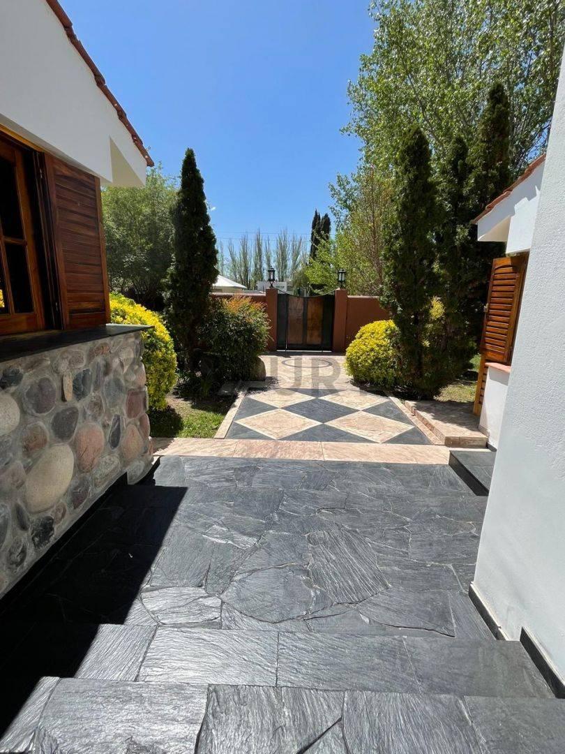 inmoandes Sas Ofrece Espectacular Propiedad Ubicada en El Corazón de Chacras de Coria, Luján. 1