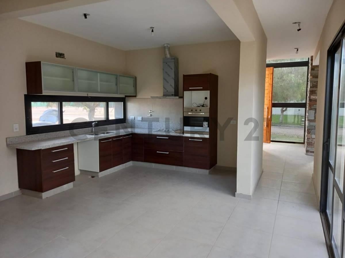 CASA EN VENTA BARRIO PRIVADO PINARES DE FURLOTTI