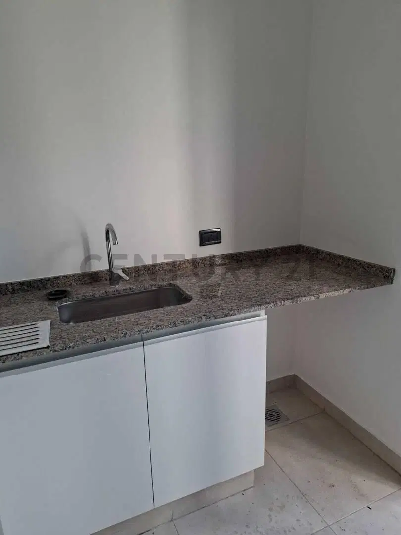 Exclusiva casa a estrenar de categoría en Barrio Privado La Bastilla 5