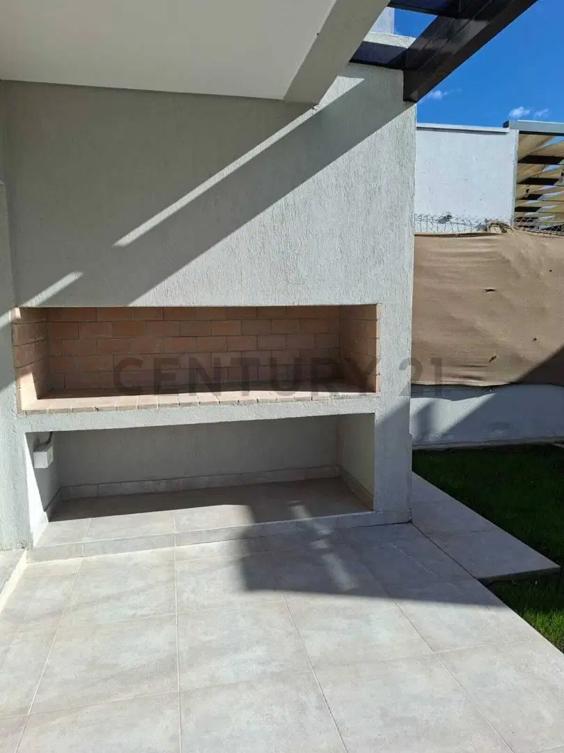 Exclusiva casa a estrenar de categoría en Barrio Privado La Bastilla 4