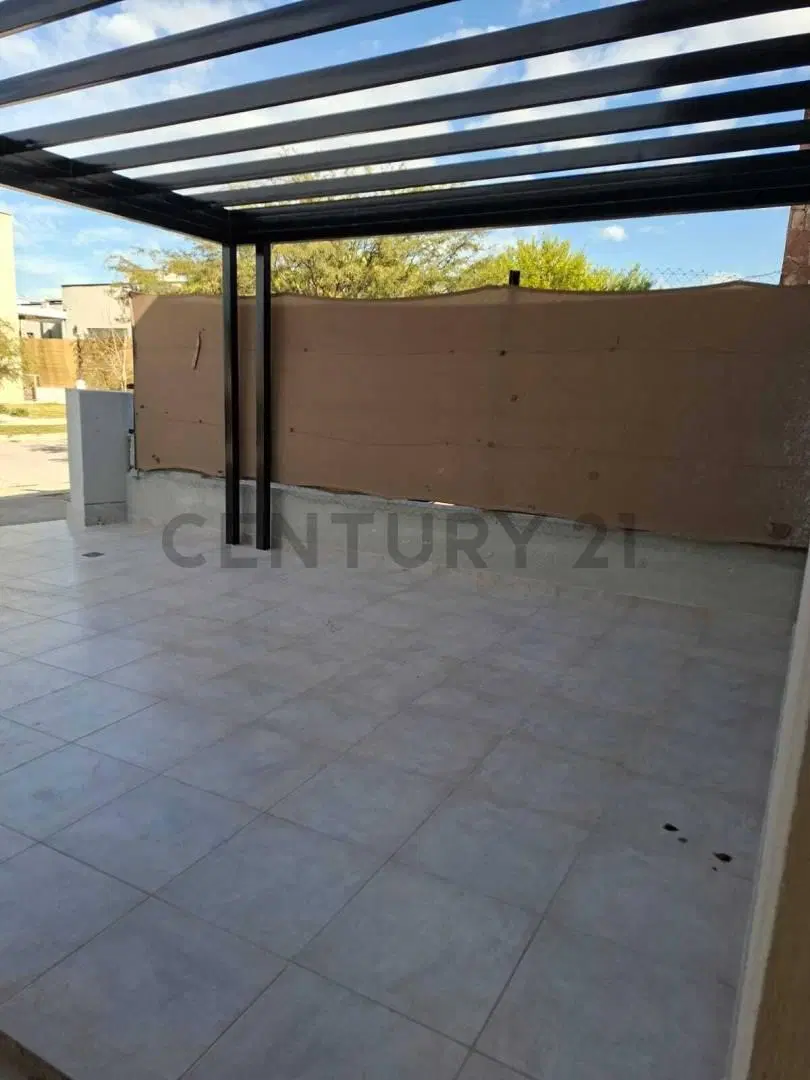 Exclusiva casa a estrenar de categoría en Barrio Privado La Bastilla 2