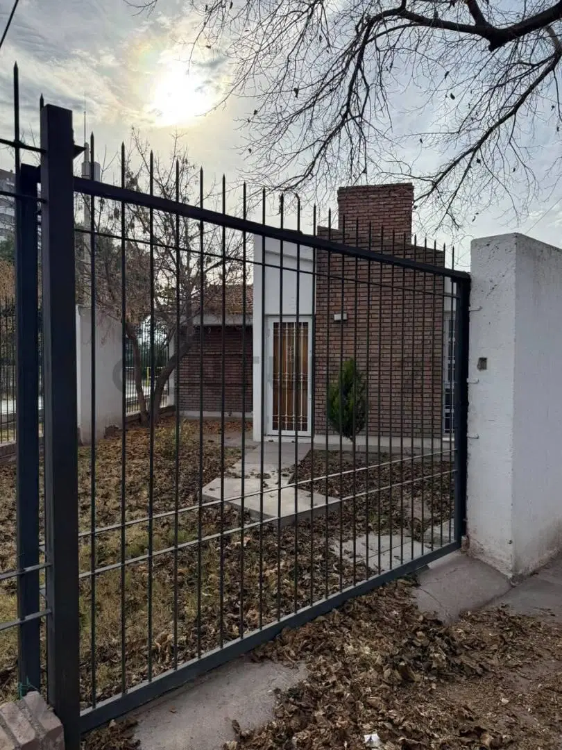 Casa en alquiler para uso comercial con GODOY CRUZ 4