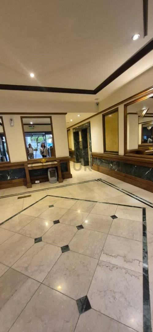 Foto de DEPARTAMENTO EN VENTA EDIFICIO PRESIDENTE PLAZA CIUDAD DE MENDOZA, imagen 2
