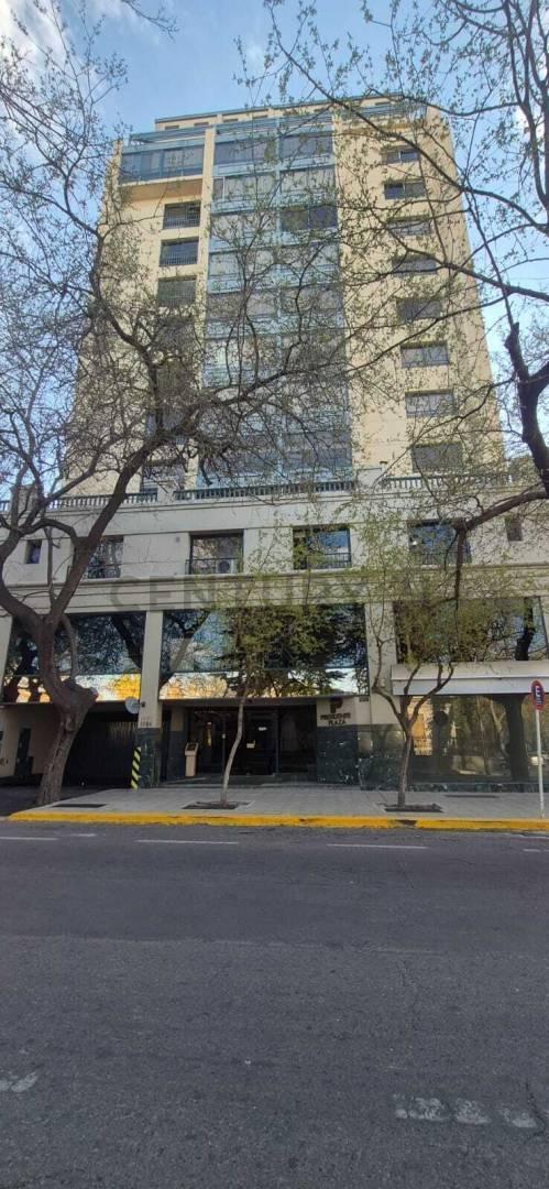 Foto de DEPARTAMENTO EN VENTA EDIFICIO PRESIDENTE PLAZA CIUDAD DE MENDOZA, imagen 1