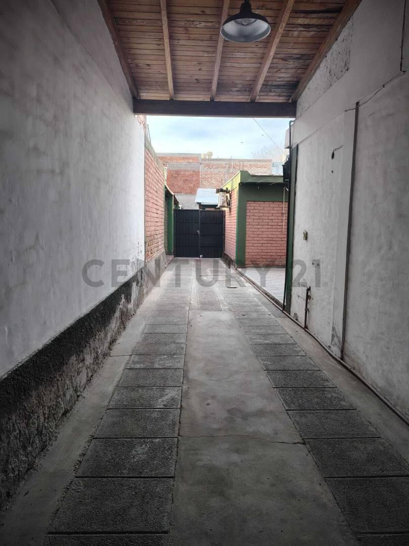 Foto de EXCELENTE CASA EN CALLE MAIPU DE CIUDAD MENDOZA + CASA INDEPENDIENTE, imagen 4