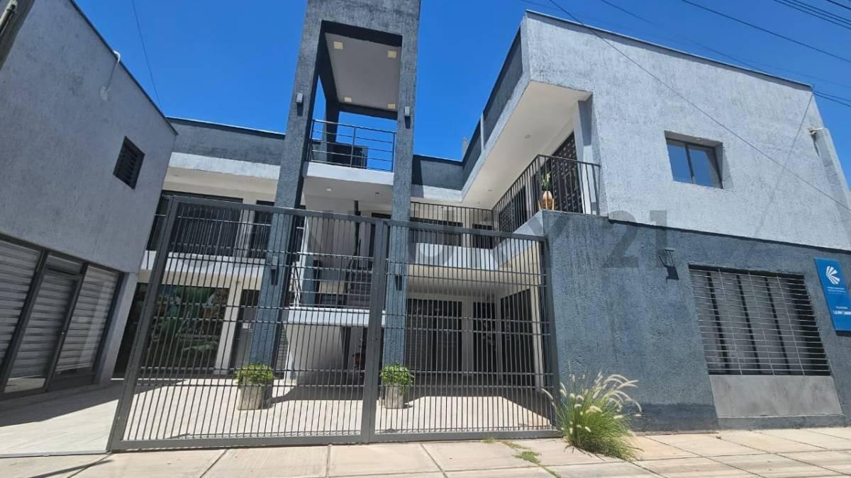 Foto de OPORTUNIDAD INVERSORES / PROFESIONALES COMPLEJO DE LOCALES EN VENTA, imagen 2