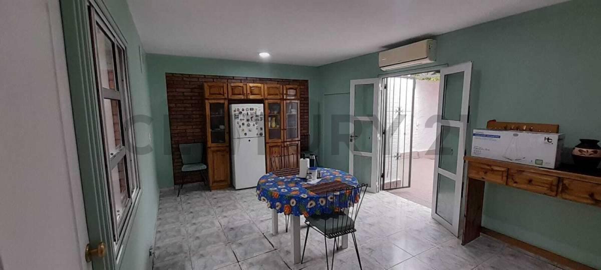 Foto de Casa 3 dormitorios, 2 baños, cochera., imagen 2