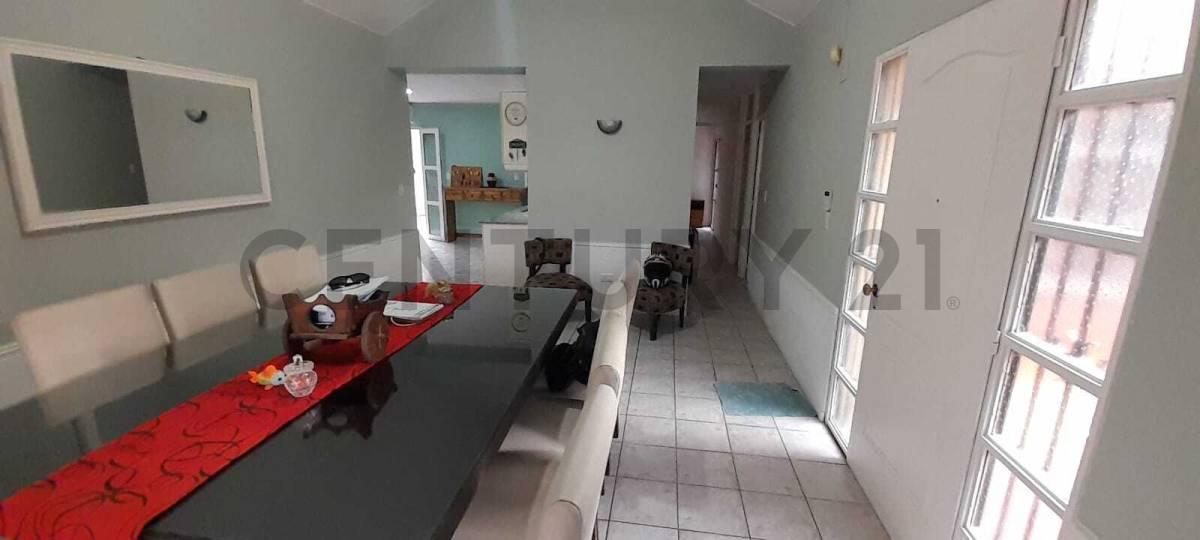 Foto de Casa 3 dormitorios, 2 baños, cochera., imagen 1