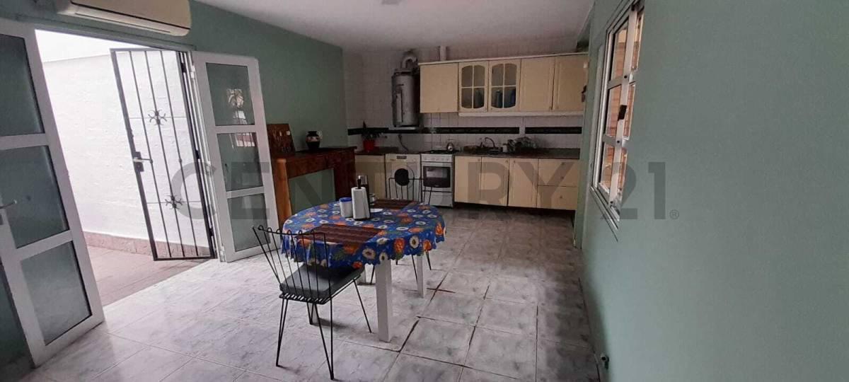 Foto de Casa 3 dormitorios, 2 baños, cochera., imagen 4