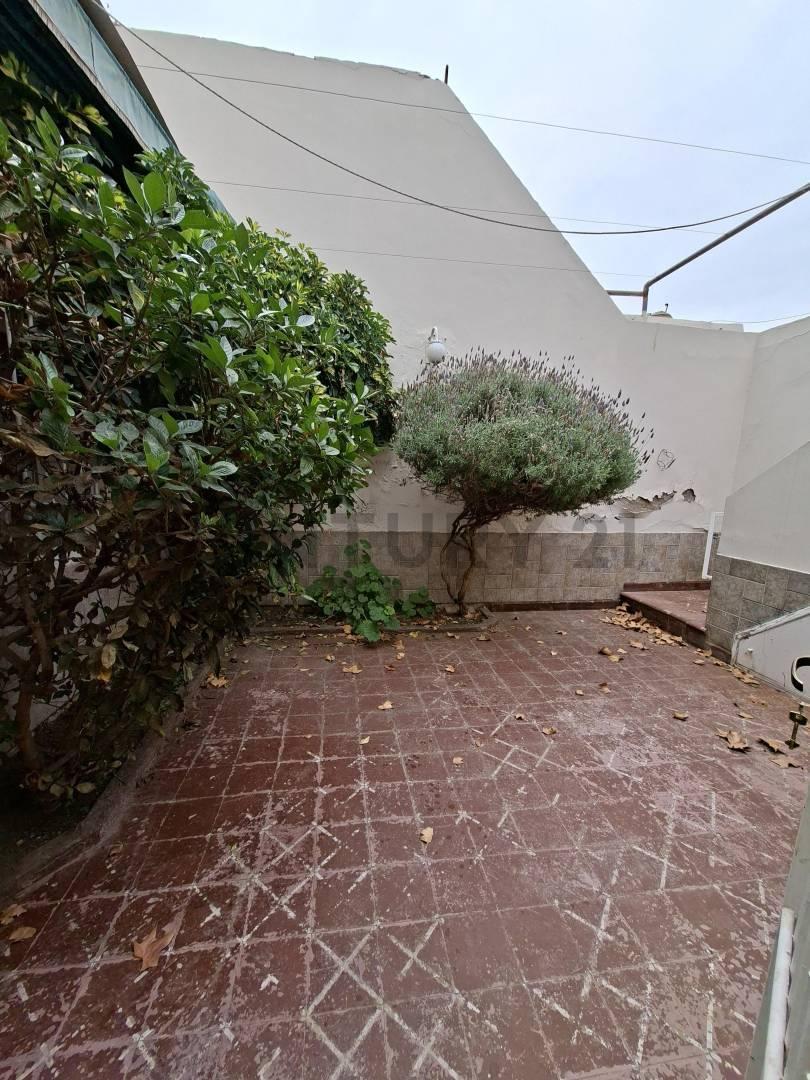 Foto de C21 Inmoandes VENDE CASA ESQUINA en Exclusiva Zona de Godoy Cruz, imagen 4