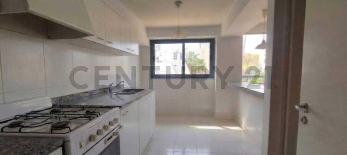 Foto de DEPARTAMENTO EN VENTA EDIFICIO PRESIDENTE PLAZA CIUDAD DE MENDOZA, imagen 3
