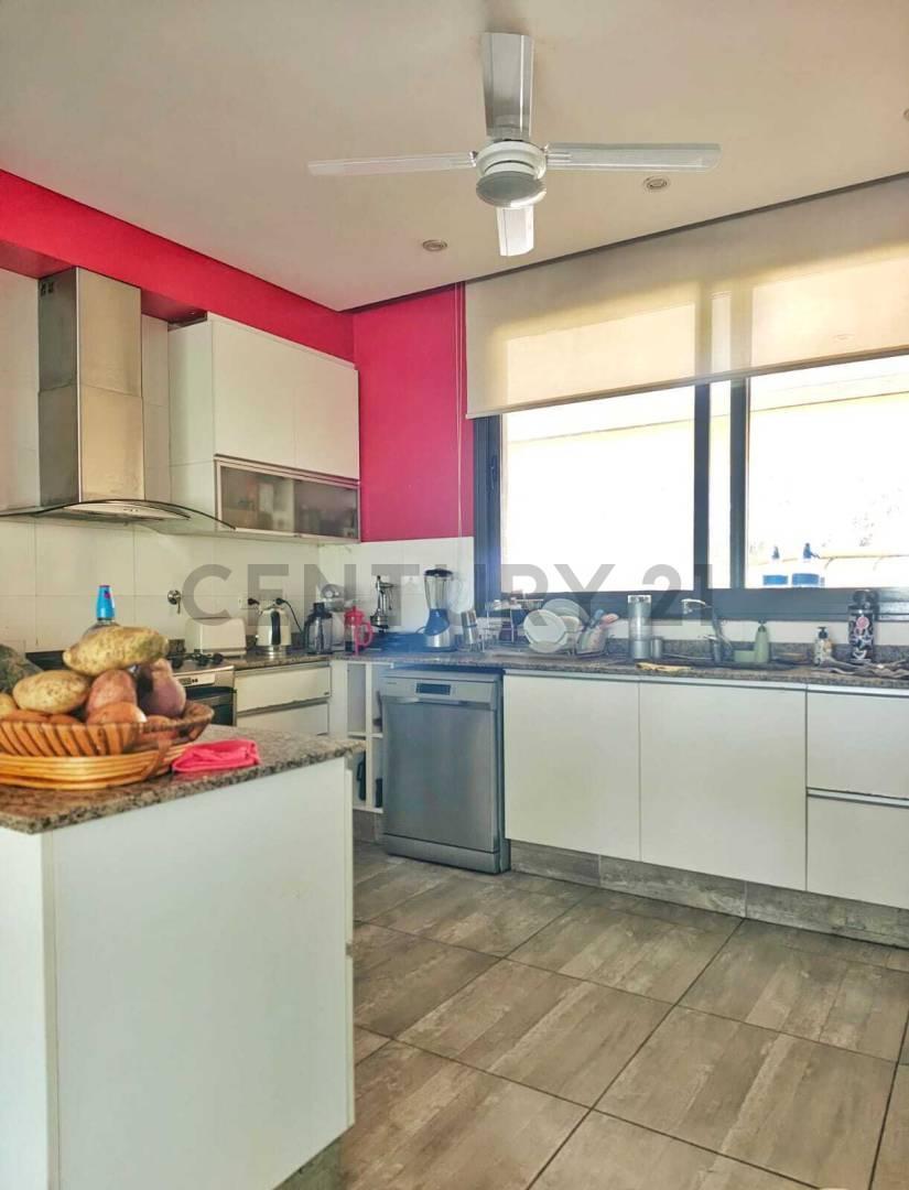 Foto de CASA DE CATEGORÍA 4 DORMITORIOS - LOS TEROS, GUAYMALLEN, imagen 5