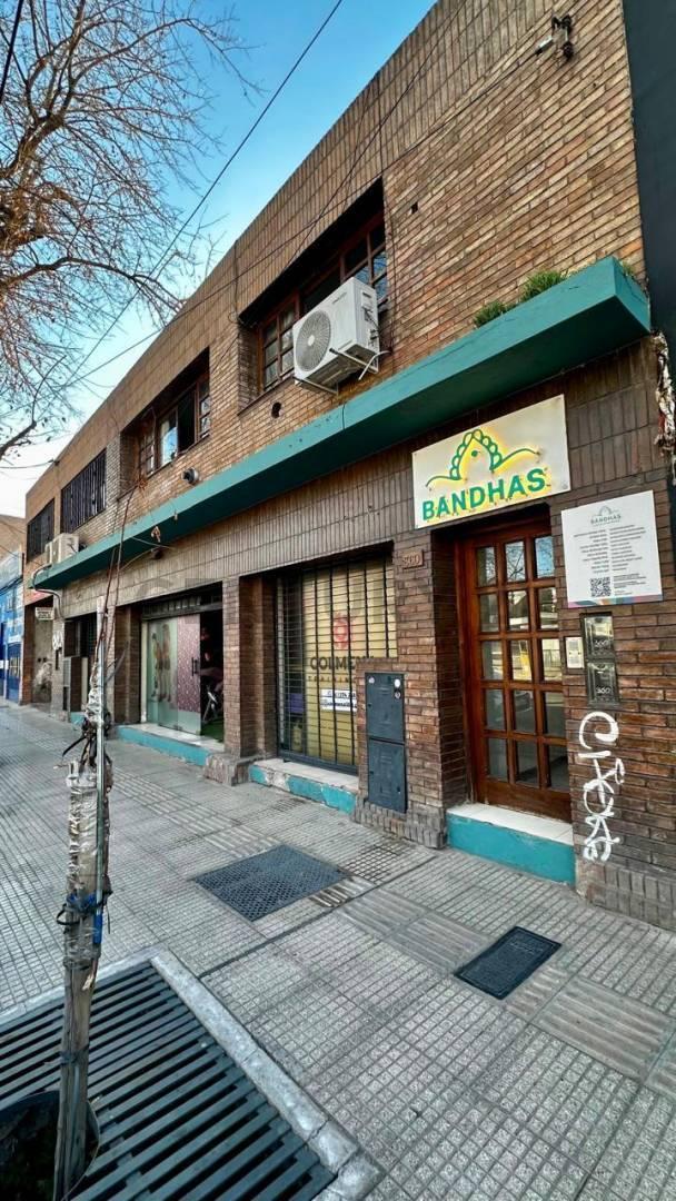 Foto de SALON COMERCIAL-EDIFICO DE OFICINAS.-GRAN OPORTUNIDAD, imagen 2