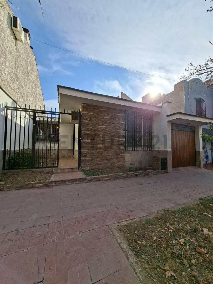 Foto de C21 Inmoandes VENDE CASA en B° Arizu de Godoy Cruz, imagen 1
