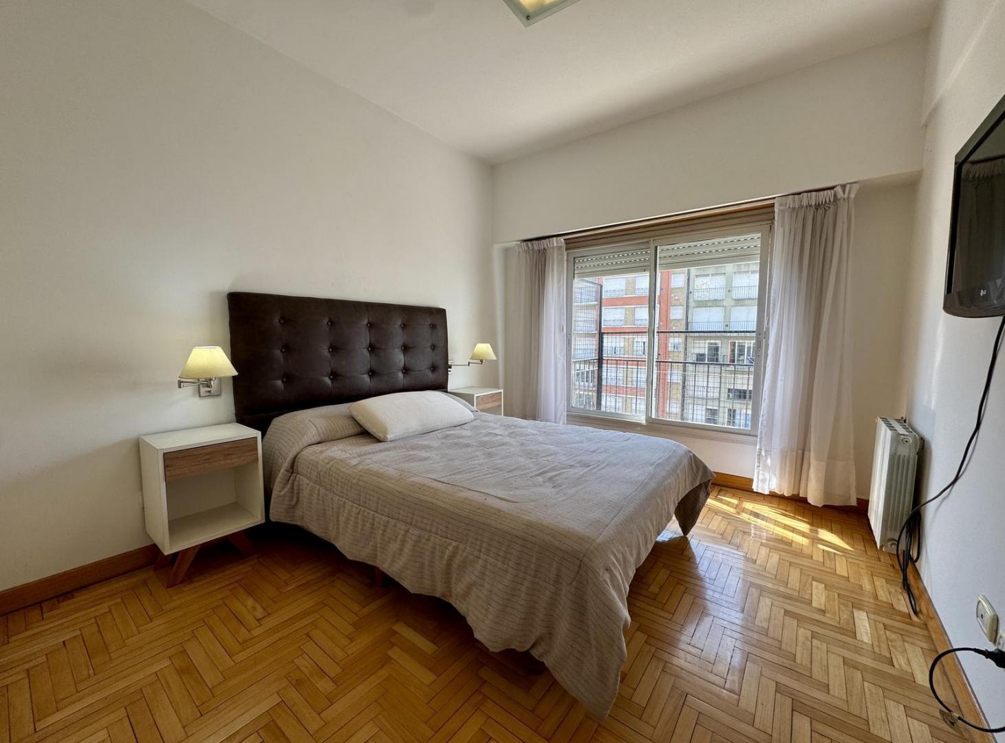 Foto de Departamento en venta de 3 ambientes externos sobre vereda de sol, imagen 2
