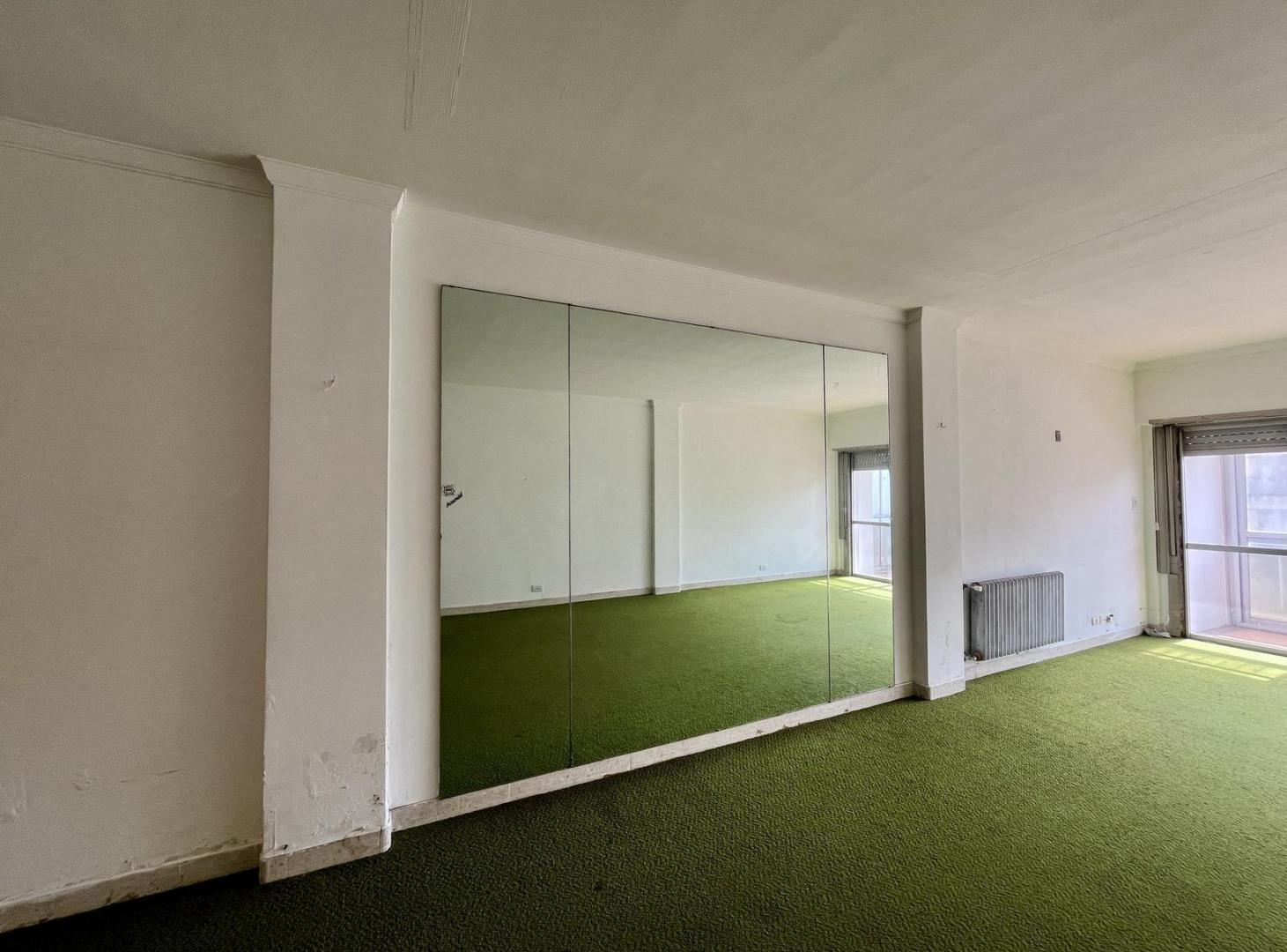 Foto de Departamento en venta de 4 ambientes con dependencia de servicio, imagen 2
