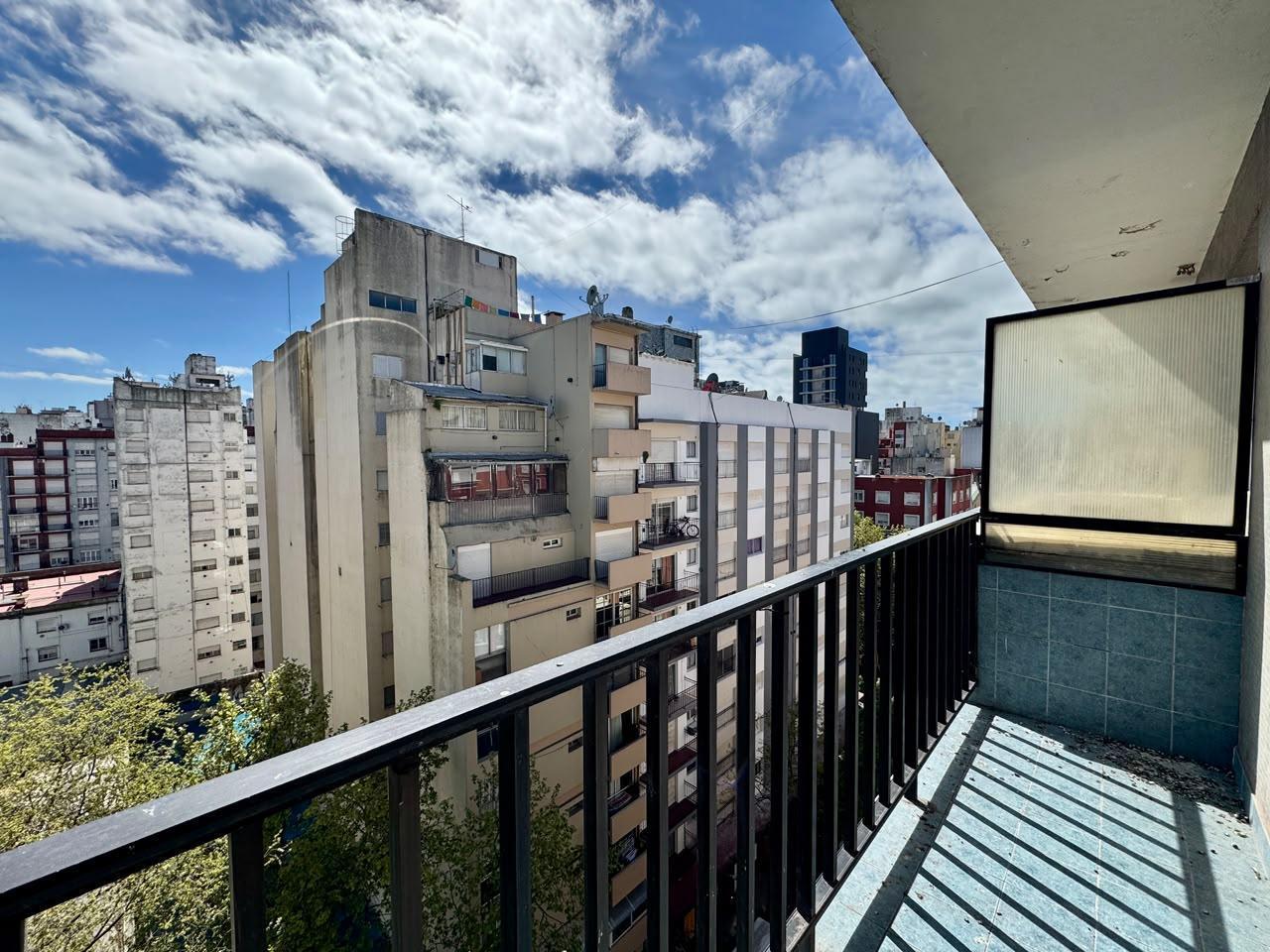 Foto de Departamento 2 ambientes a la calle zona Centro, imagen 2