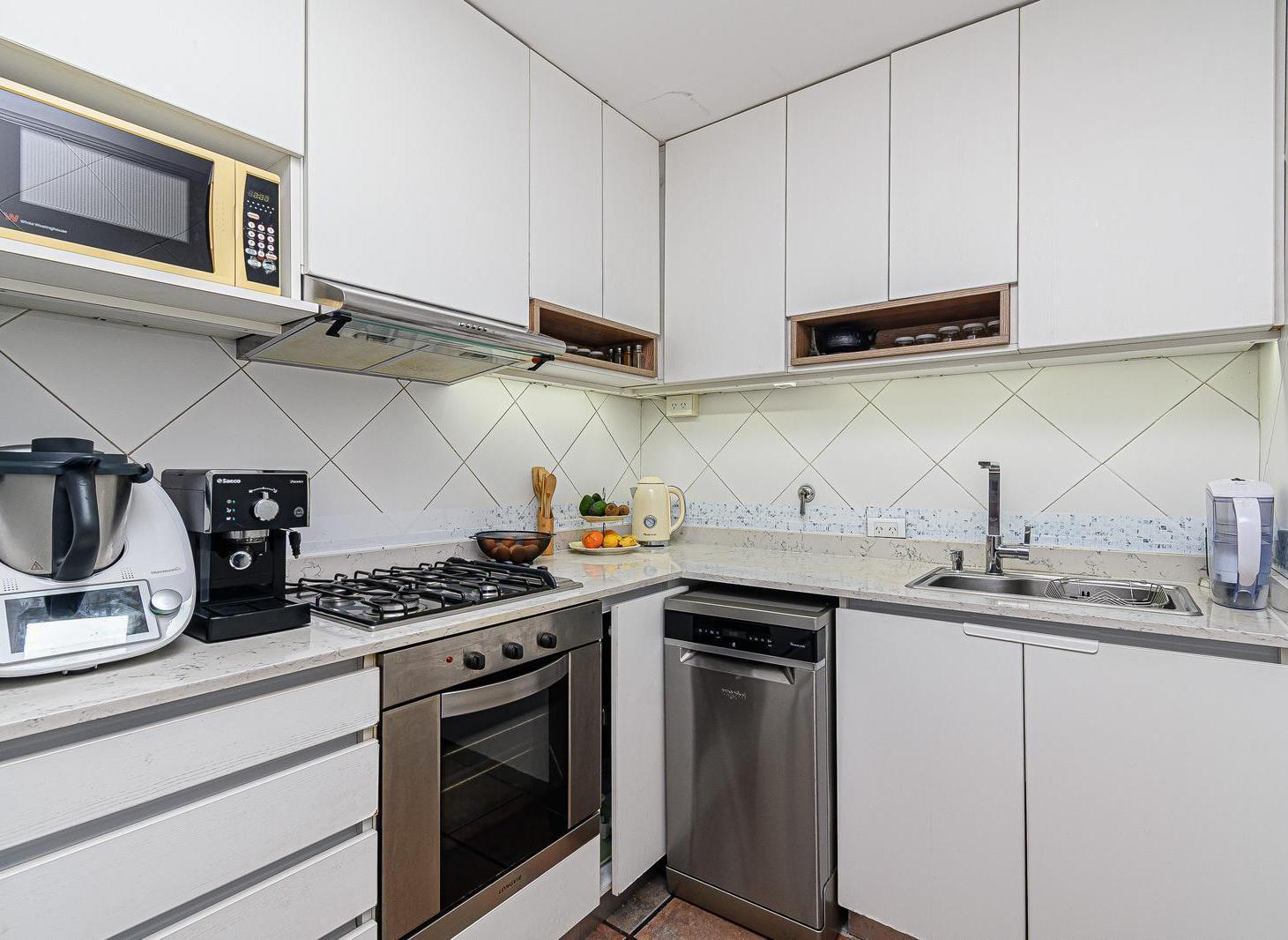 Foto de PH 3 Ambientes con Terraza, 2 Baños de Diseño y Suite Moderna en Monte, imagen 3