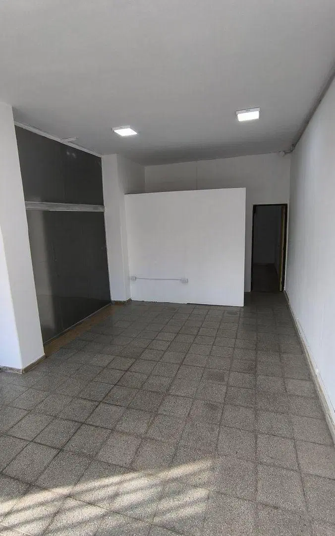 Local Comercial en Alquiler al frente de plaza! B° Pueyrredon 1