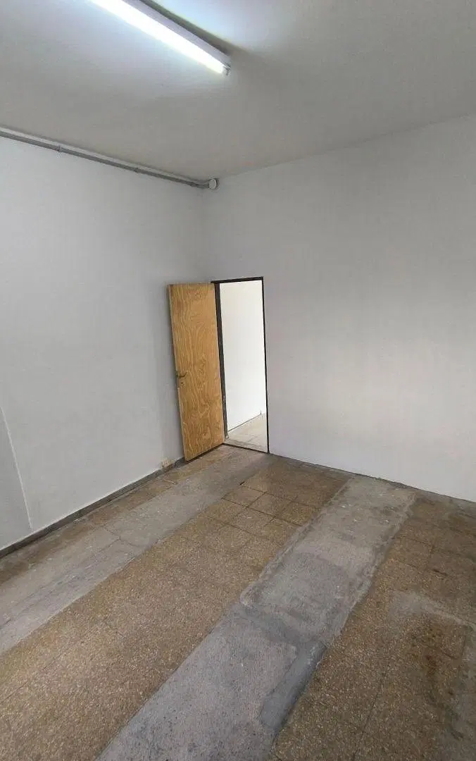 Local Comercial en Alquiler al frente de plaza! B° Pueyrredon 4