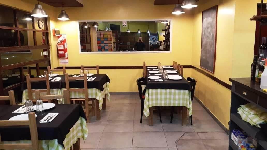 Local en venta en esquina en Tres Arroyos al 2800 Flores CABA