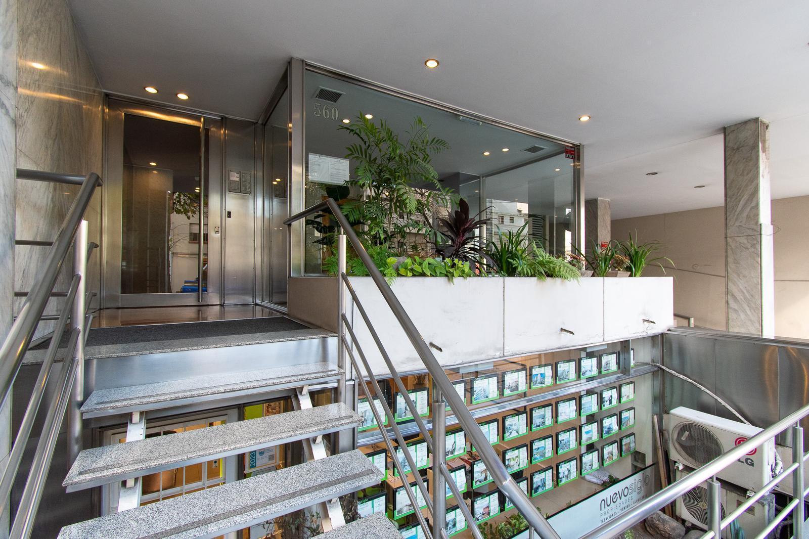 Departamento 4 ambientes al frente en venta en Av. Martin García al 500 Barracas CABA