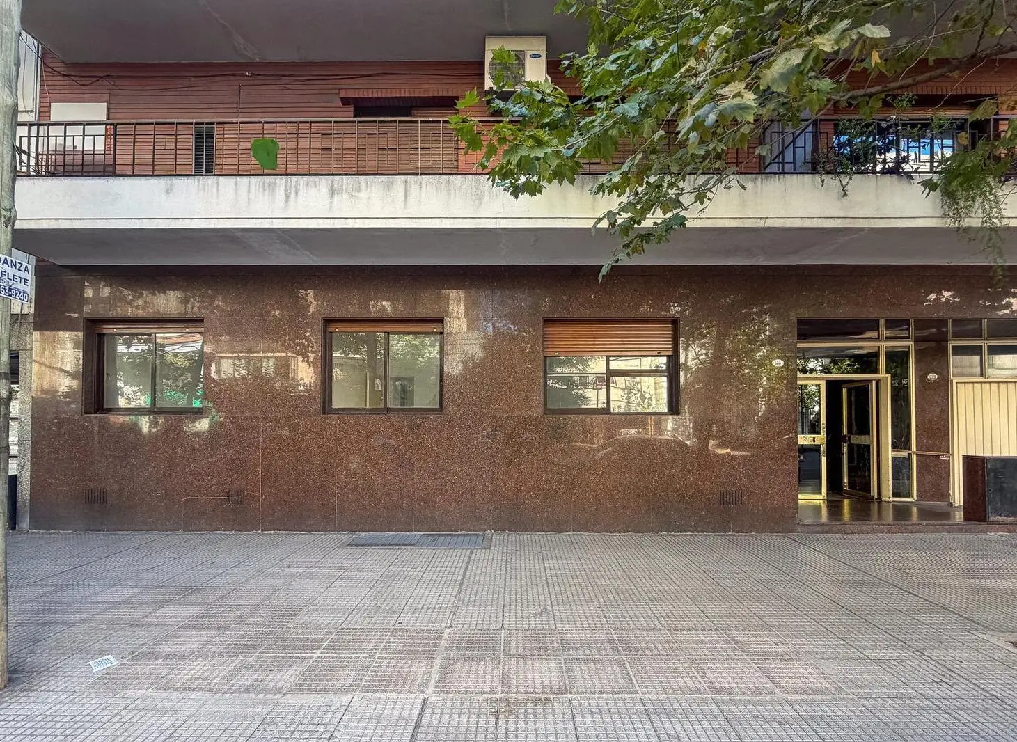 Departamento 4 ambientes con patio y dependencia en venta en Av. Montes de Oca al 500 Barracas CABA 3