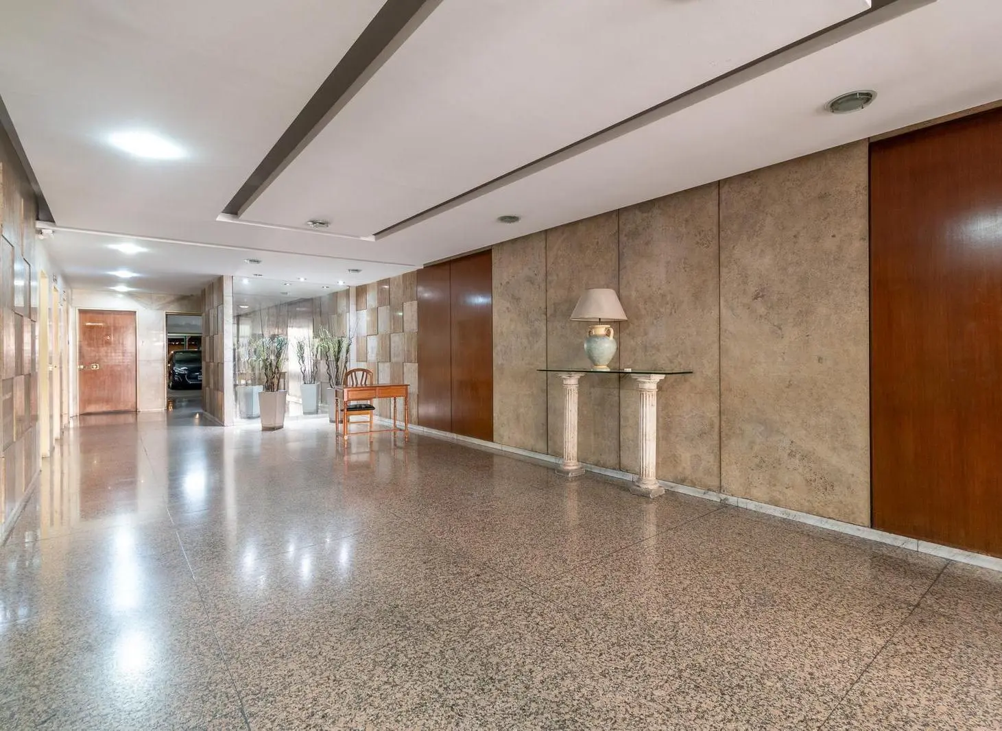 Departamento 4 ambientes con patio y dependencia en venta en Av. Montes de Oca al 500 Barracas CABA 1