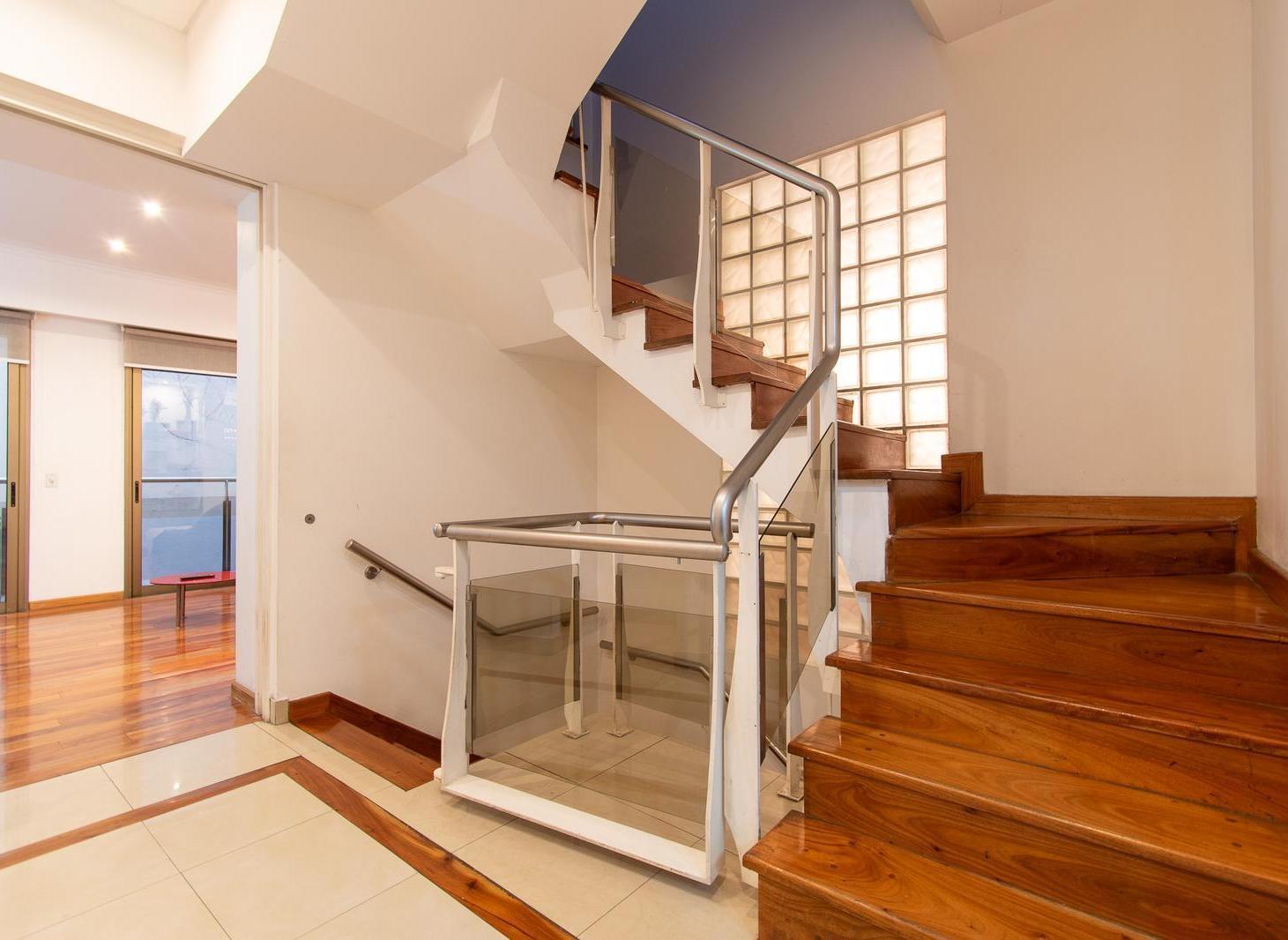 Foto de Casa en venta 6 ambientes en Gaspar Melchor de Jovellanos al 500, imagen 5