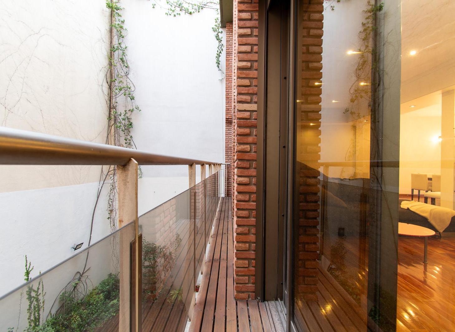 Foto de Casa en venta 6 ambientes en Gaspar Melchor de Jovellanos al 500, imagen 2