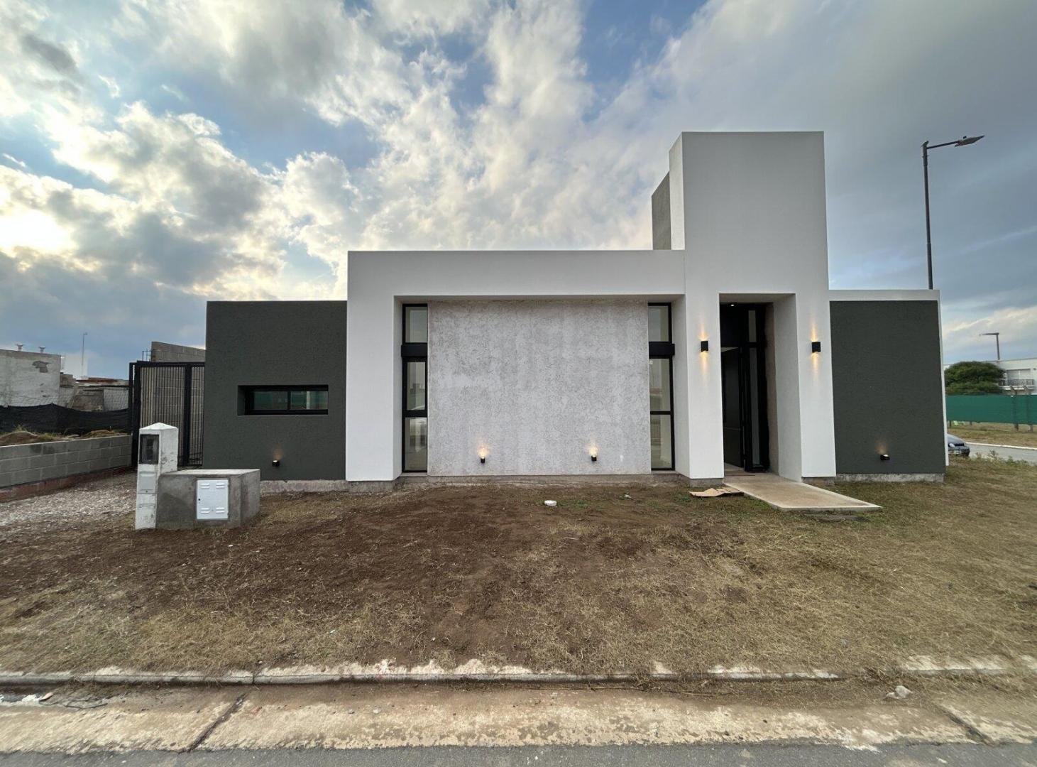 CASA EN VENTA RINCONES DE MANANTIALES 2D 2B - A ESTRENAR!