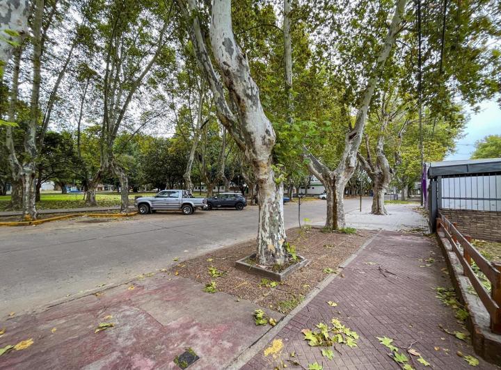 Casa tres dormitorios, patio y pileta. Granadero Baigorria. Permuta. Apto crédito hipotecario. 2