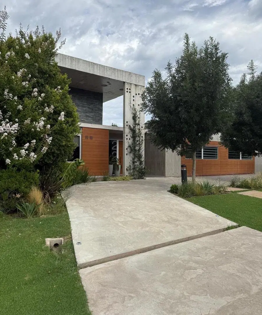 Casa moderna en venta, cuatro dormitorios, piscina. Kentucky Club de Campo 5