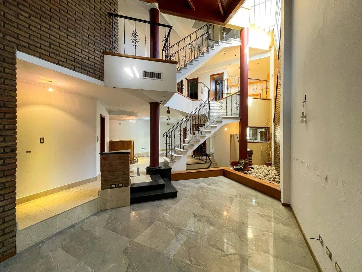 Venta | Casa 3 Dorm. + Comodín | Quincho | Pileta | 2 Cocheras 2