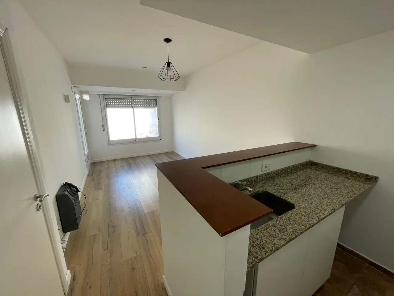 EN VENTA DEPARTAMENTO ! DORMITORIO CON PATIO - 1 de mayo al 1100 3