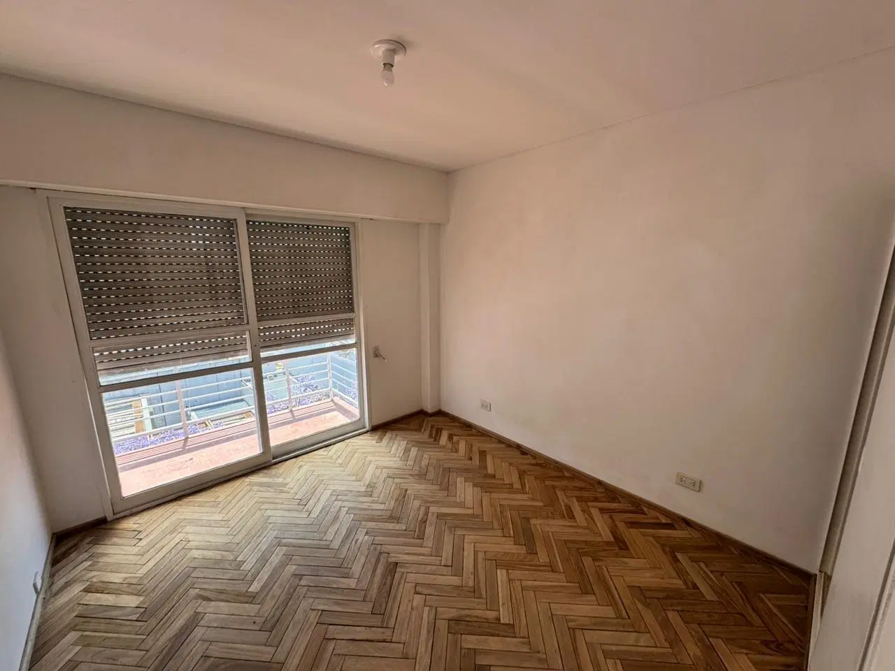 Departamento en zona Centro de tres dormitorios con balcón. Reciclado. Apto crédito 3