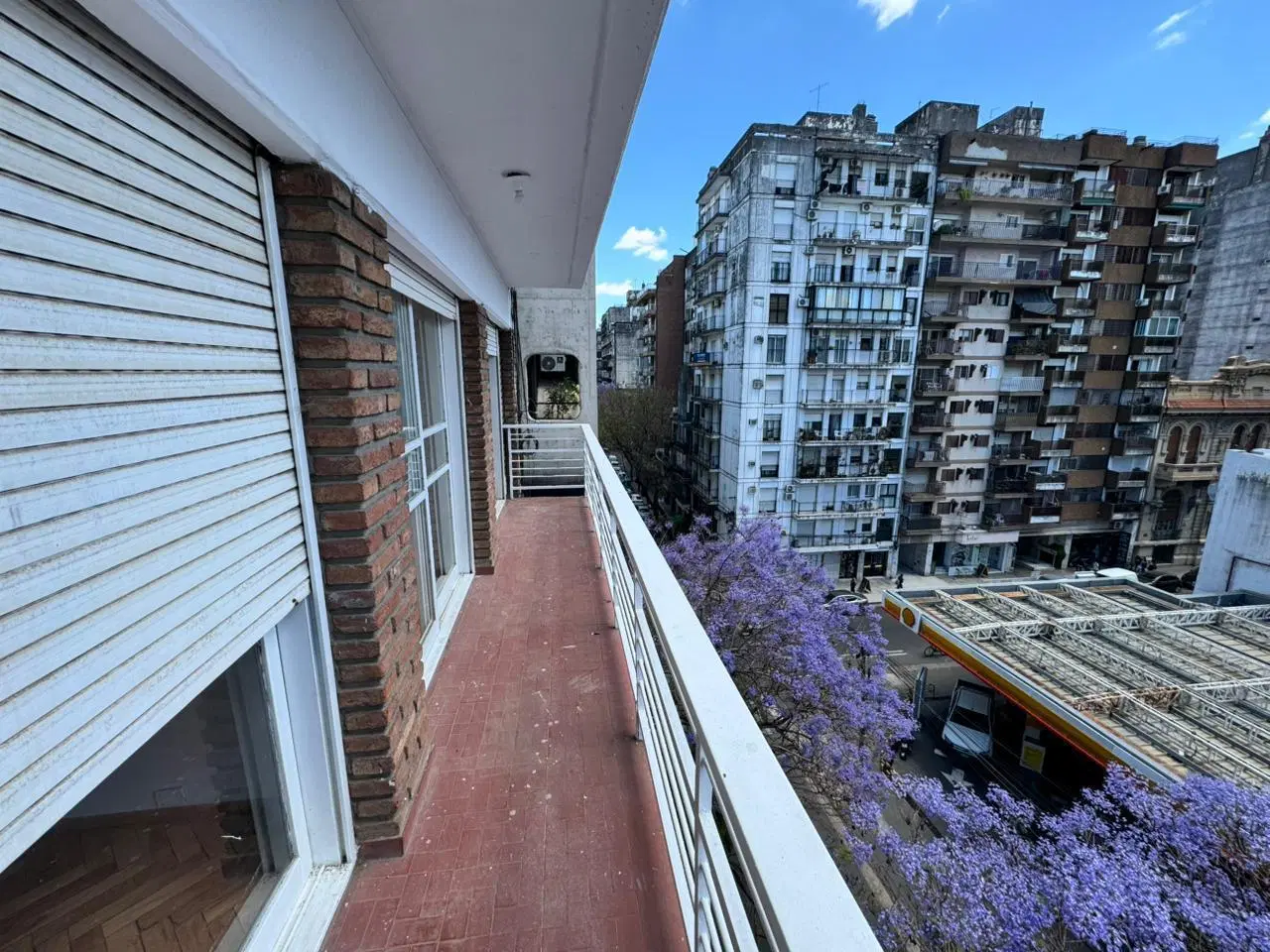 Departamento en zona Centro de tres dormitorios con balcón. Reciclado. Apto crédito 2