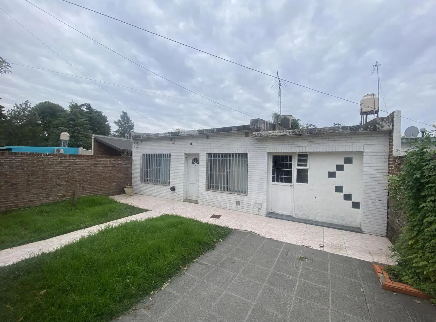 Casa en Villa Constitución 2 dormitorios - cochera 5