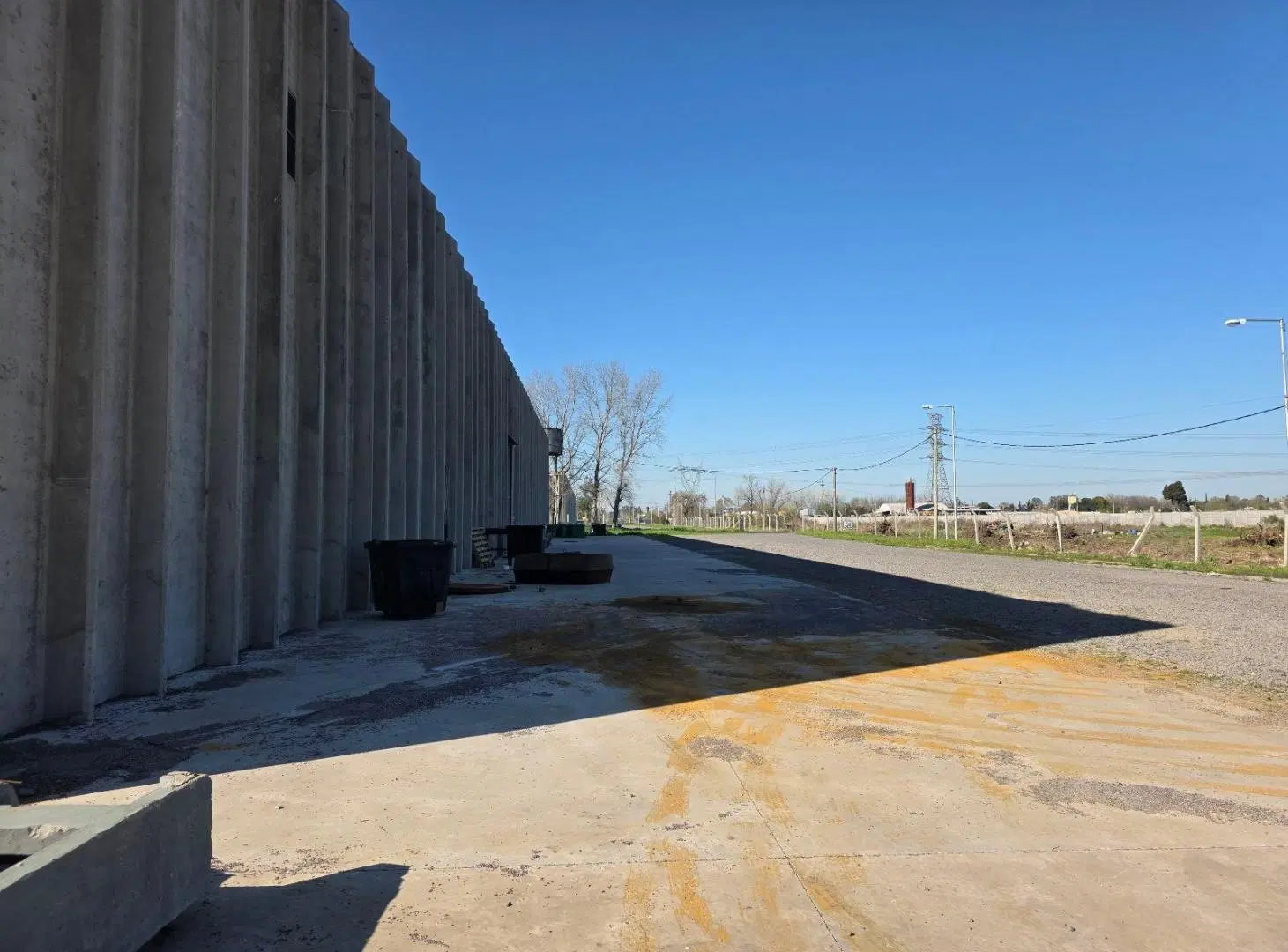Galpón en aqluiler de 1125 - A estrenar - Piso de alto transito 5