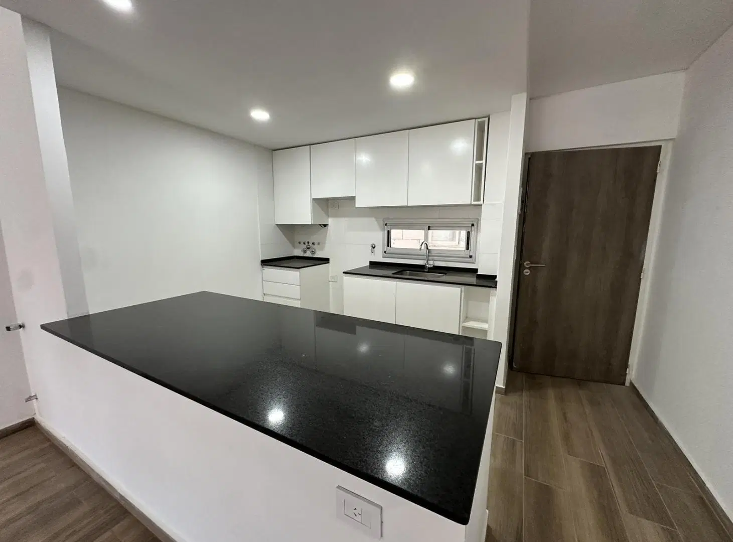 Departamento 2 dormitorios al frente - Balcón corrido - A estrenar 2