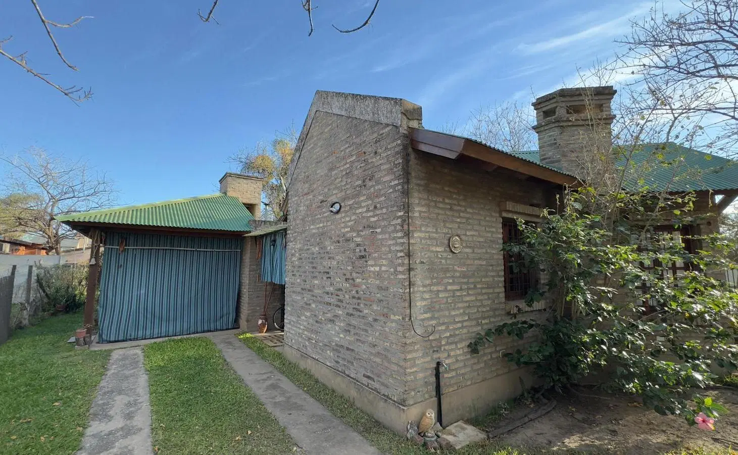 Casa 3 Dormitorios  Funes - Venta - Cochera y Jardin 2