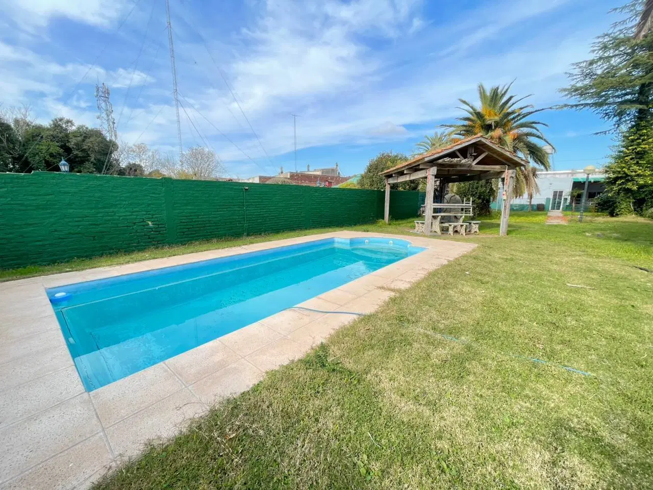 Casa - 3 DORMITORIOS - Piscina . Amplio terreno 4