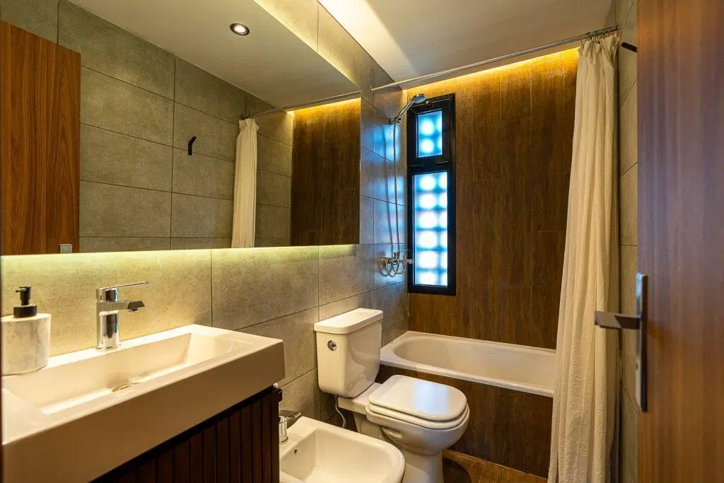Casa cuatro dormitorios con jardín, terraza, pileta y parrillero - Amenities - Fisherton 8