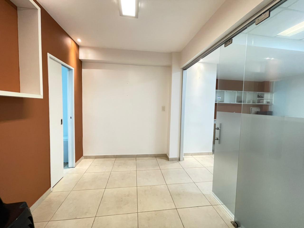 Foto de Oficina en Planta baja de 5 Ambientes ., imagen 5