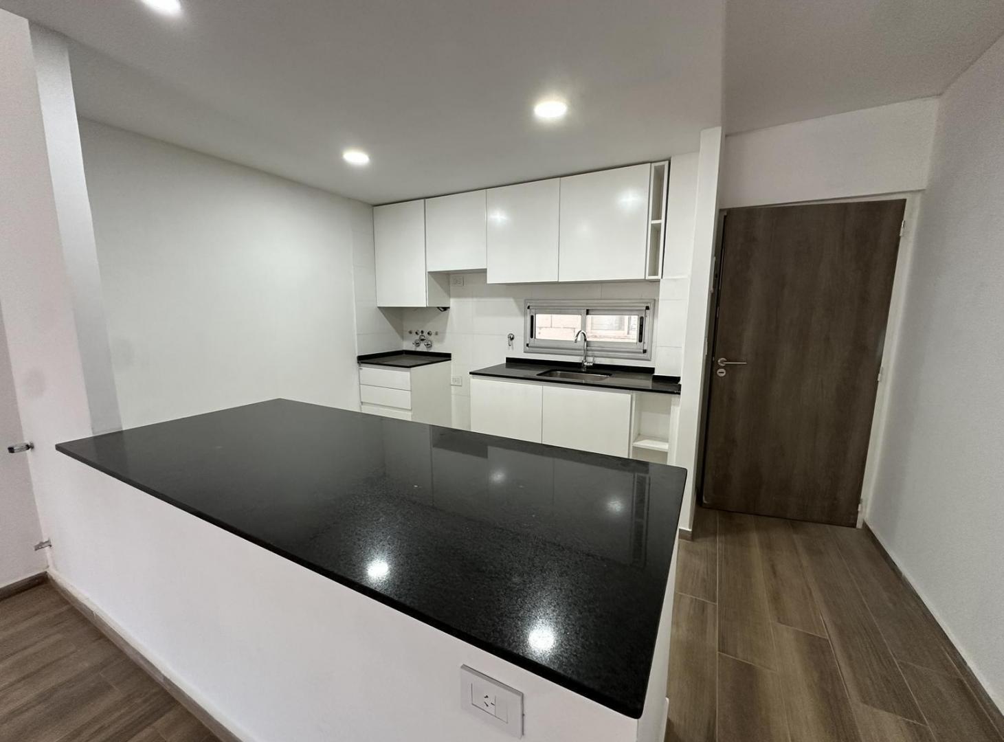 Foto de Departamento 2 dormitorios al frente - Balcón corrido - A estrenar, imagen 1