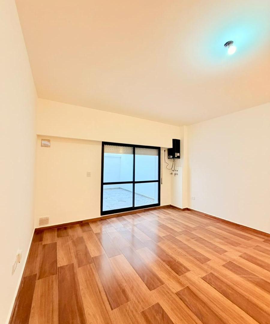 Foto de Monoambiente en Zona Centro con patio, imagen 1