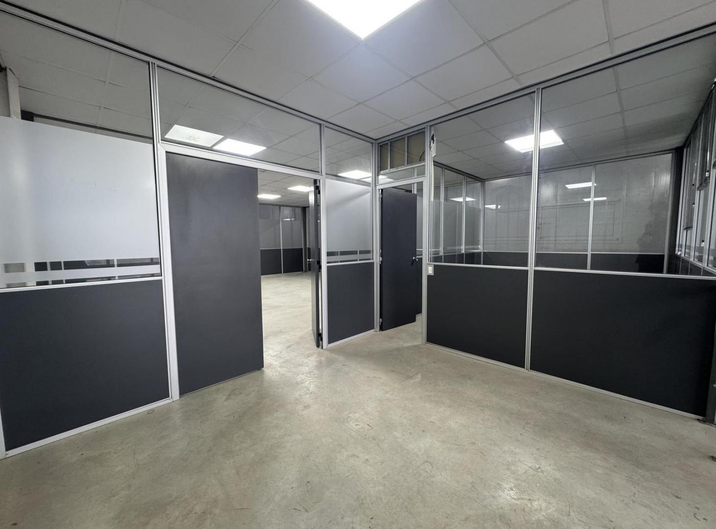 Foto de Nave Industrial en Alquiler – 850 m² de Galpón 200 m² de Oficinas, imagen 2