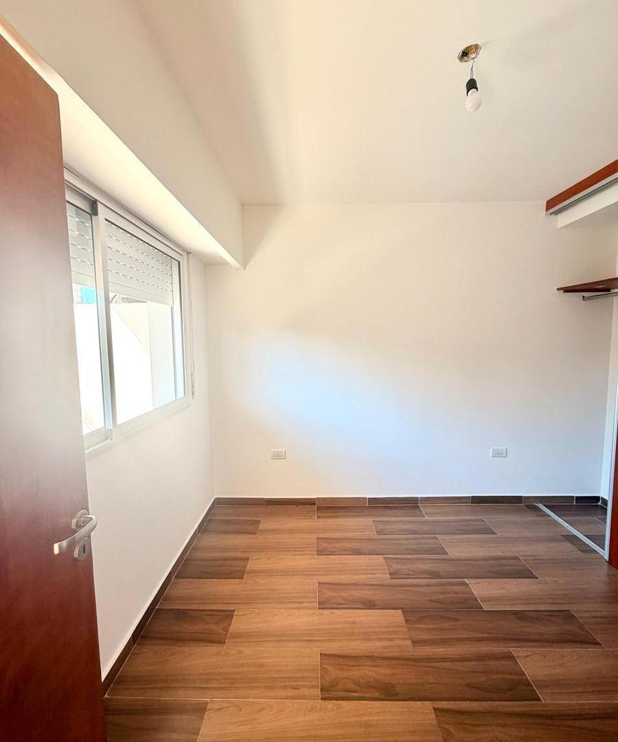 Foto de Departamento con balcón en alquiler, imagen 2