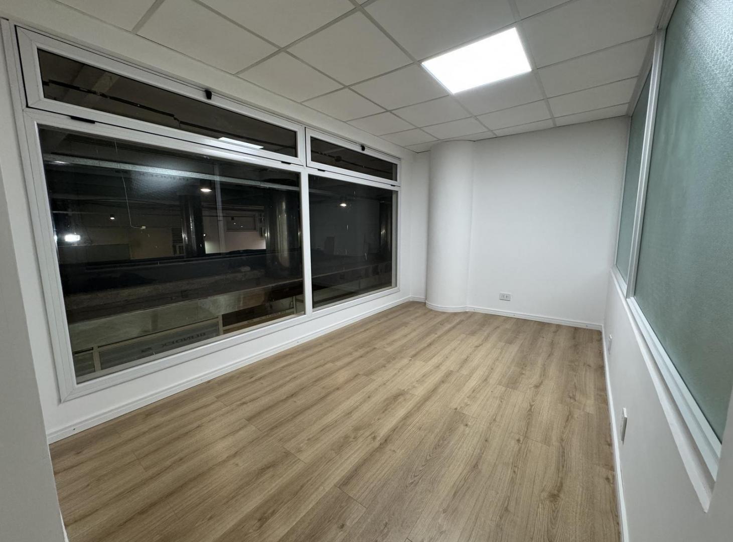 Foto de Oficina en Alquiler - Galeria Cesar, imagen 2