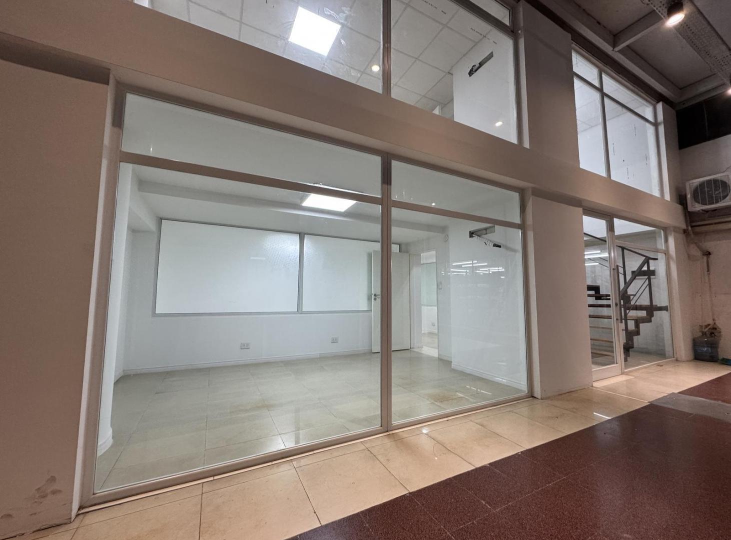 Foto de Oficina en Alquiler - Galeria Cesar, imagen 4